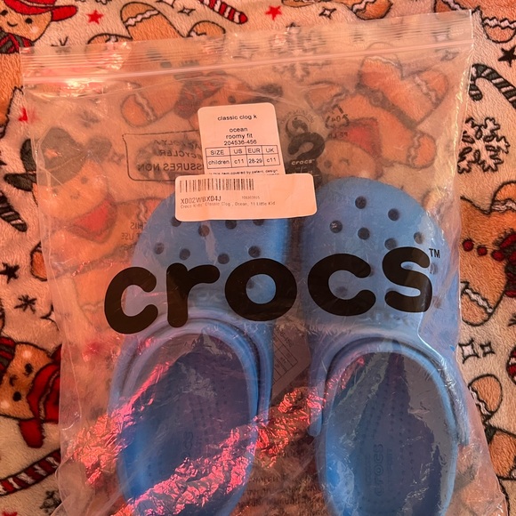 CROCS Kids Bright Blue Slippers - Picture 2 of 4